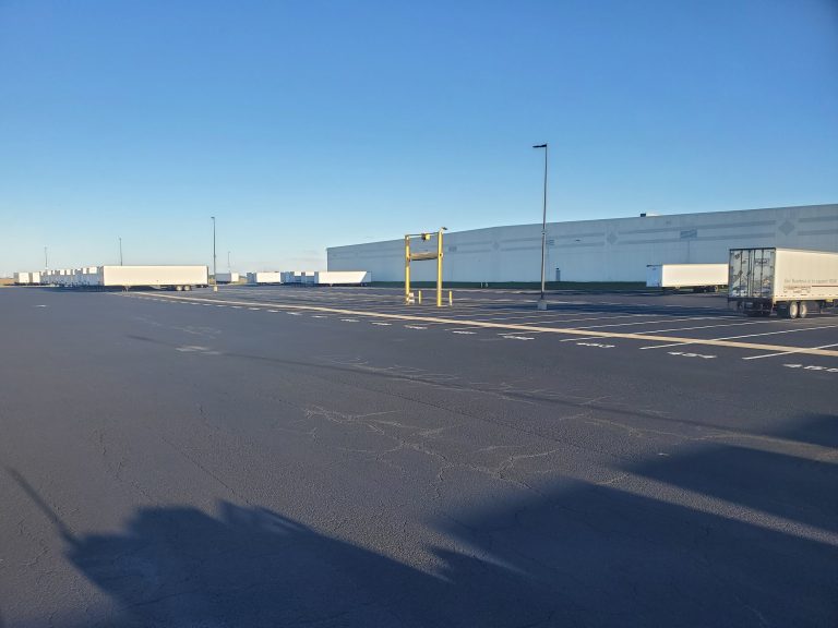 Parking lot in Illinois that was sealcoated by Brocks Paving and Sealcoating